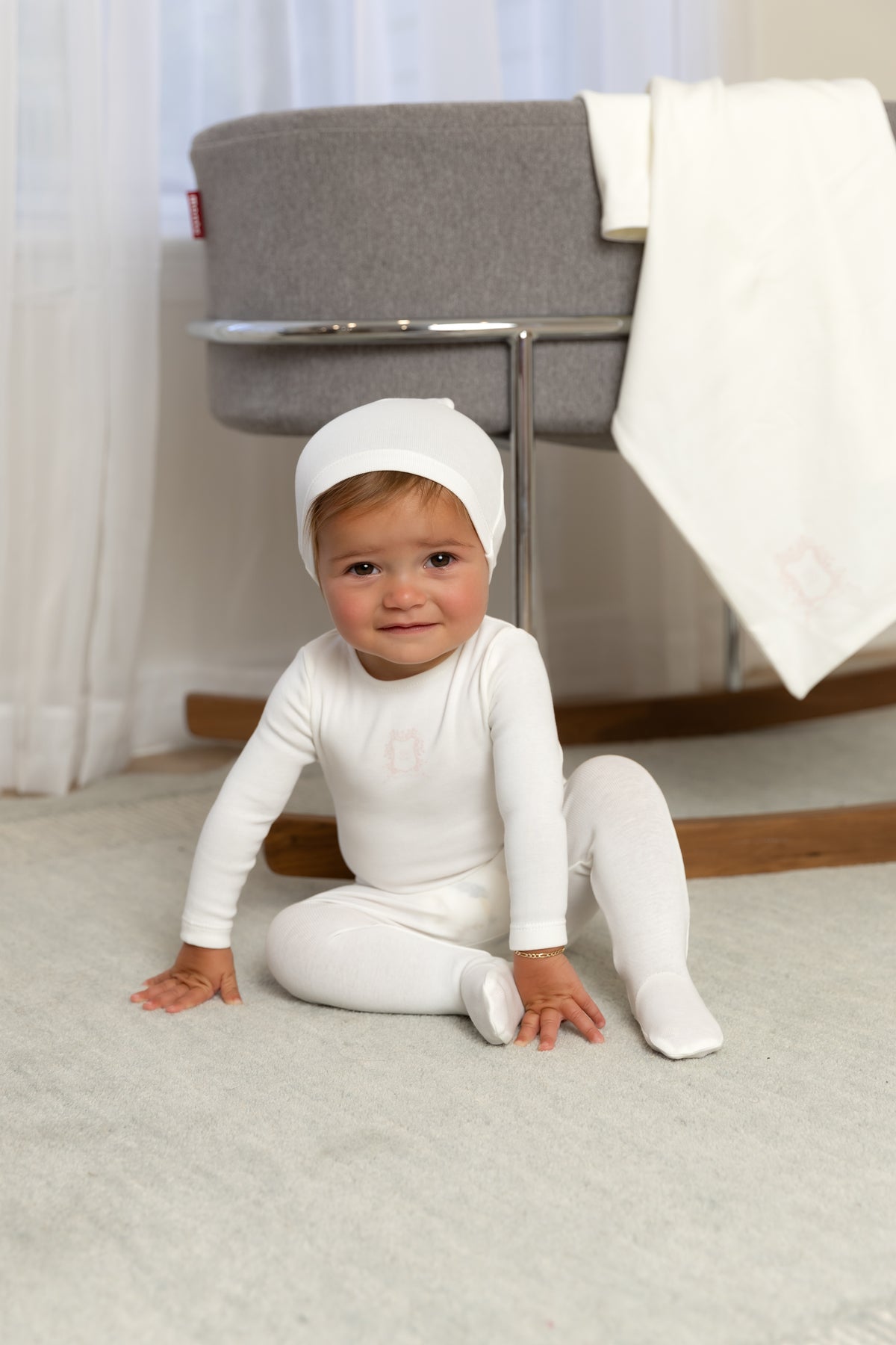 Bee & Dee Classic Crest Footie & Bonnet - White Boys