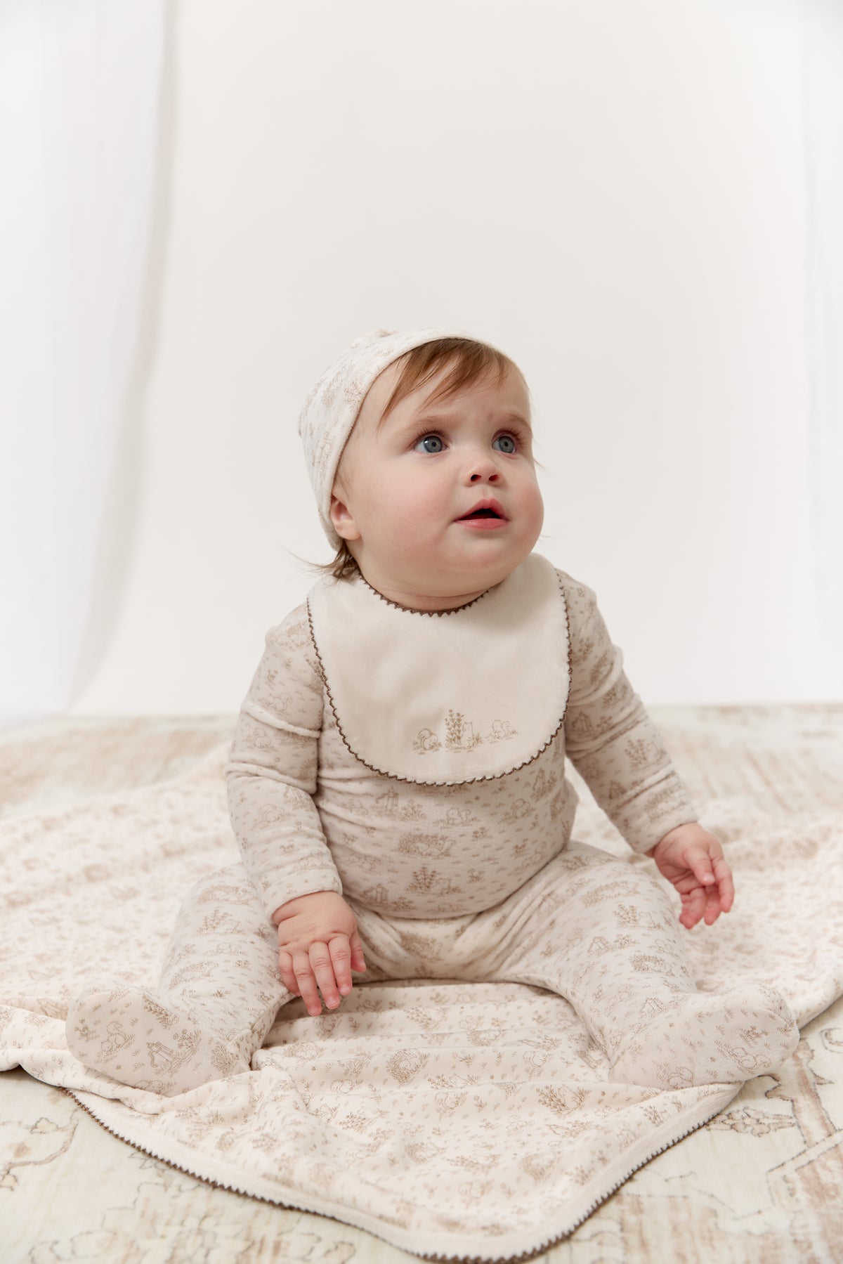 Kipp Woodland Toile Footie & Hat - Taupe