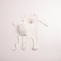 Bee & Dee Cradle Scene Footie & Bonnet - Chalk White Girls