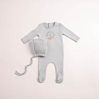 Bee & Dee Cradle Scene Footie & Bonnet - Crisp Blue