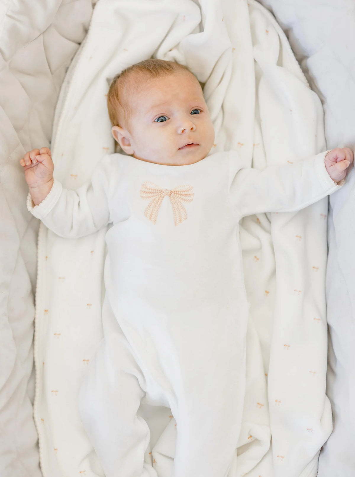 Mon Tresor Embroidered Bow Layette Set