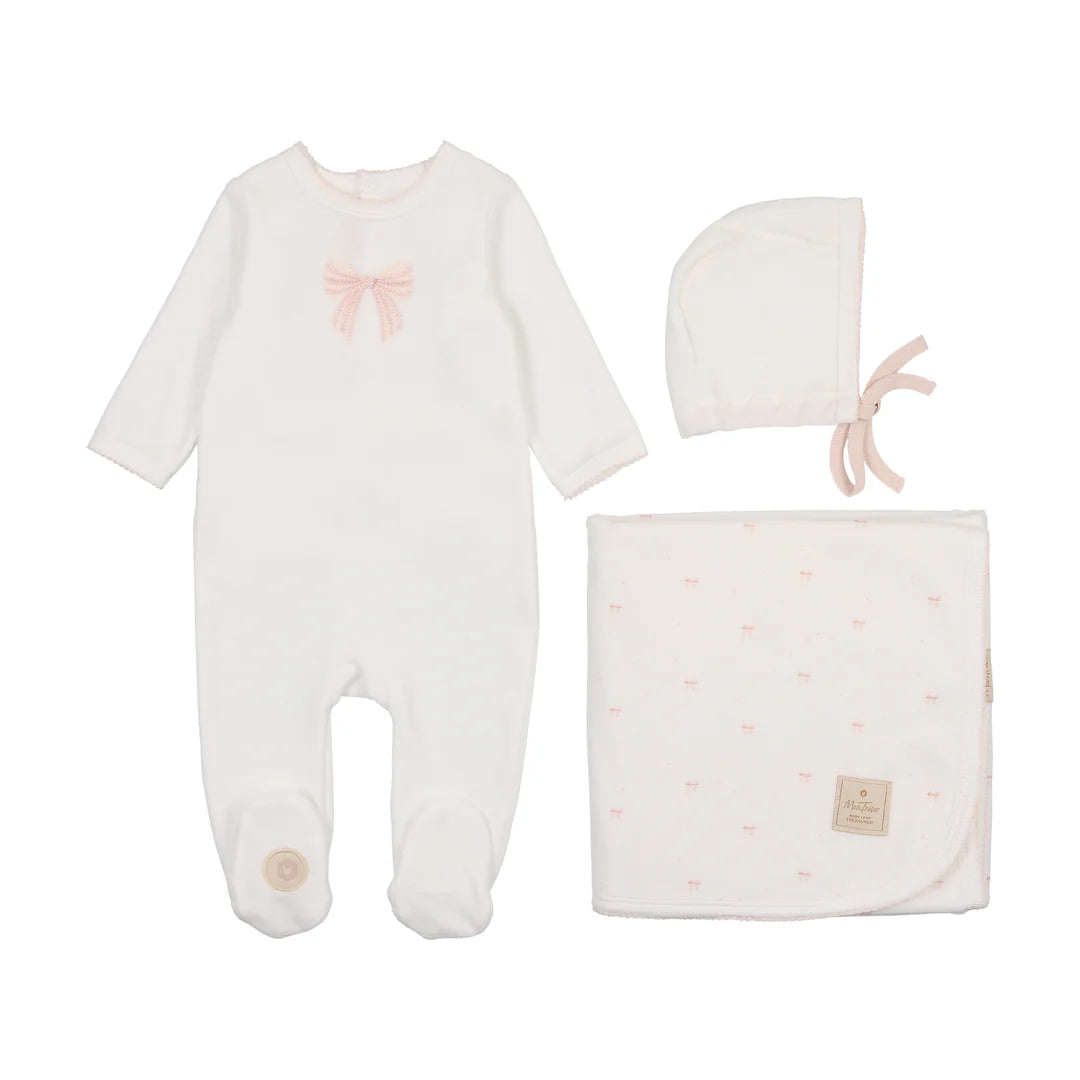 Mon Tresor Embroidered Bow Layette Set