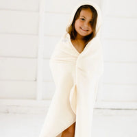 Elys & Co Sold Scalloped Hooded Towel and Washcloth Set - Cream