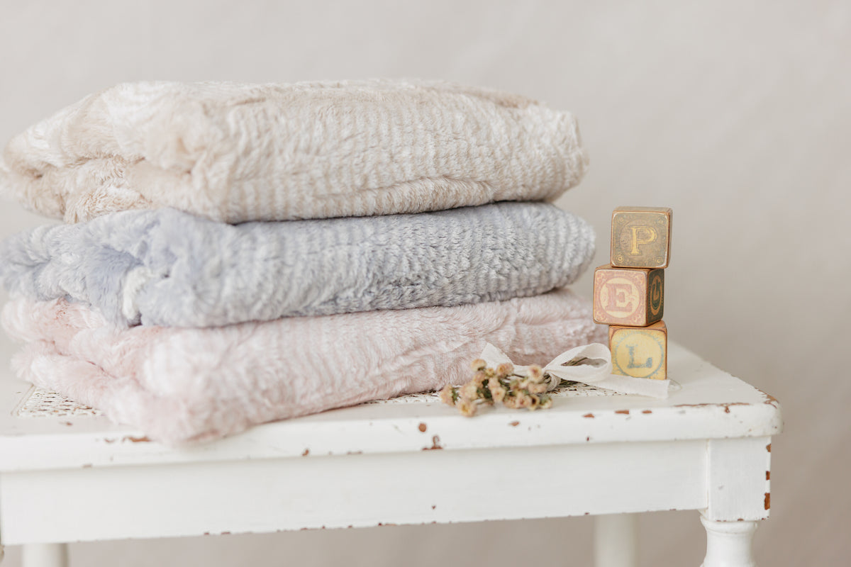 Peluche Feather Fur Blanket - Powder and Natural