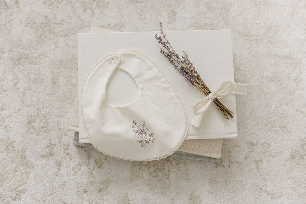 Peluche Blossom Round Bib - Powder