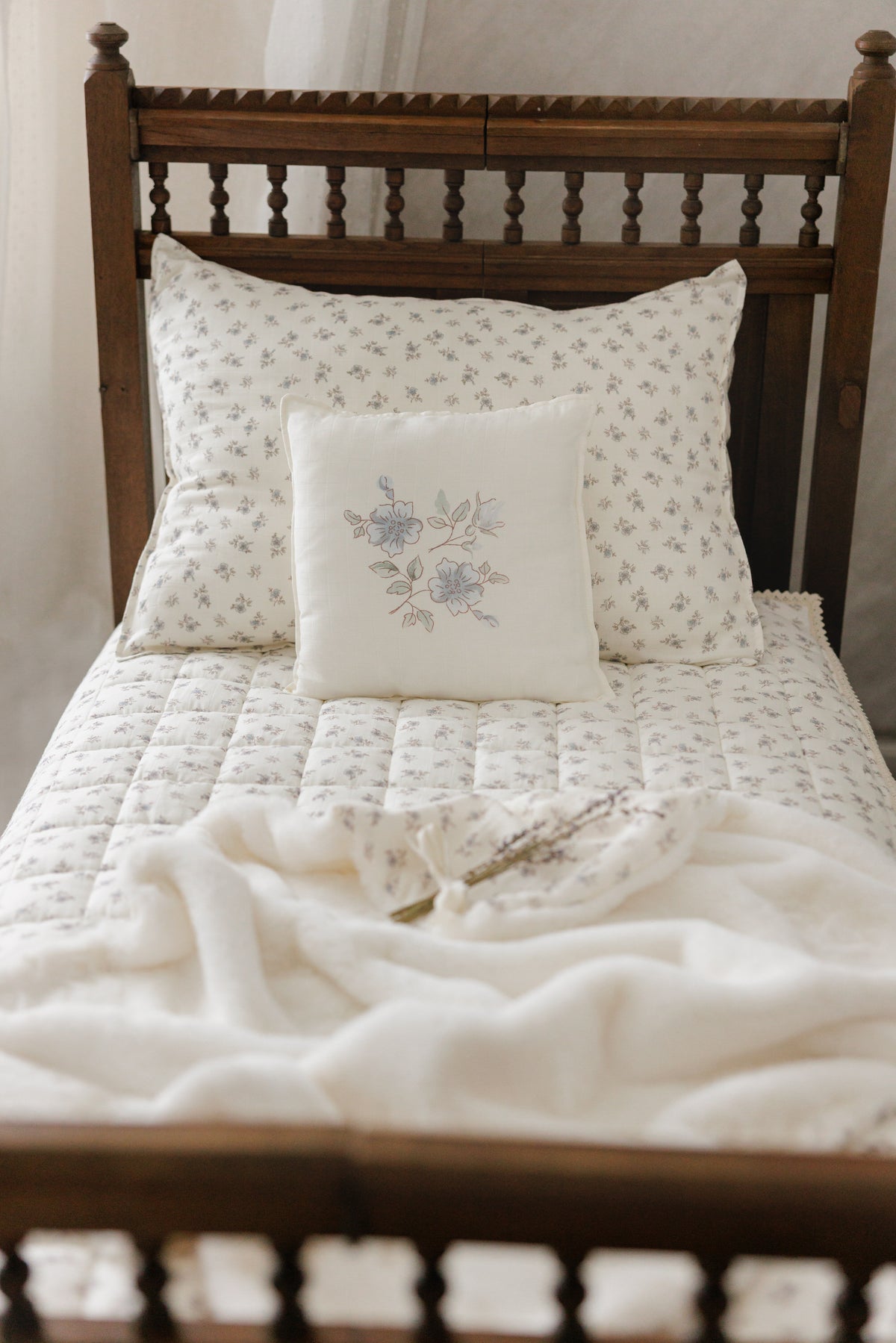 Peluche Blossom Toddler Blanket & Pillow - Powder