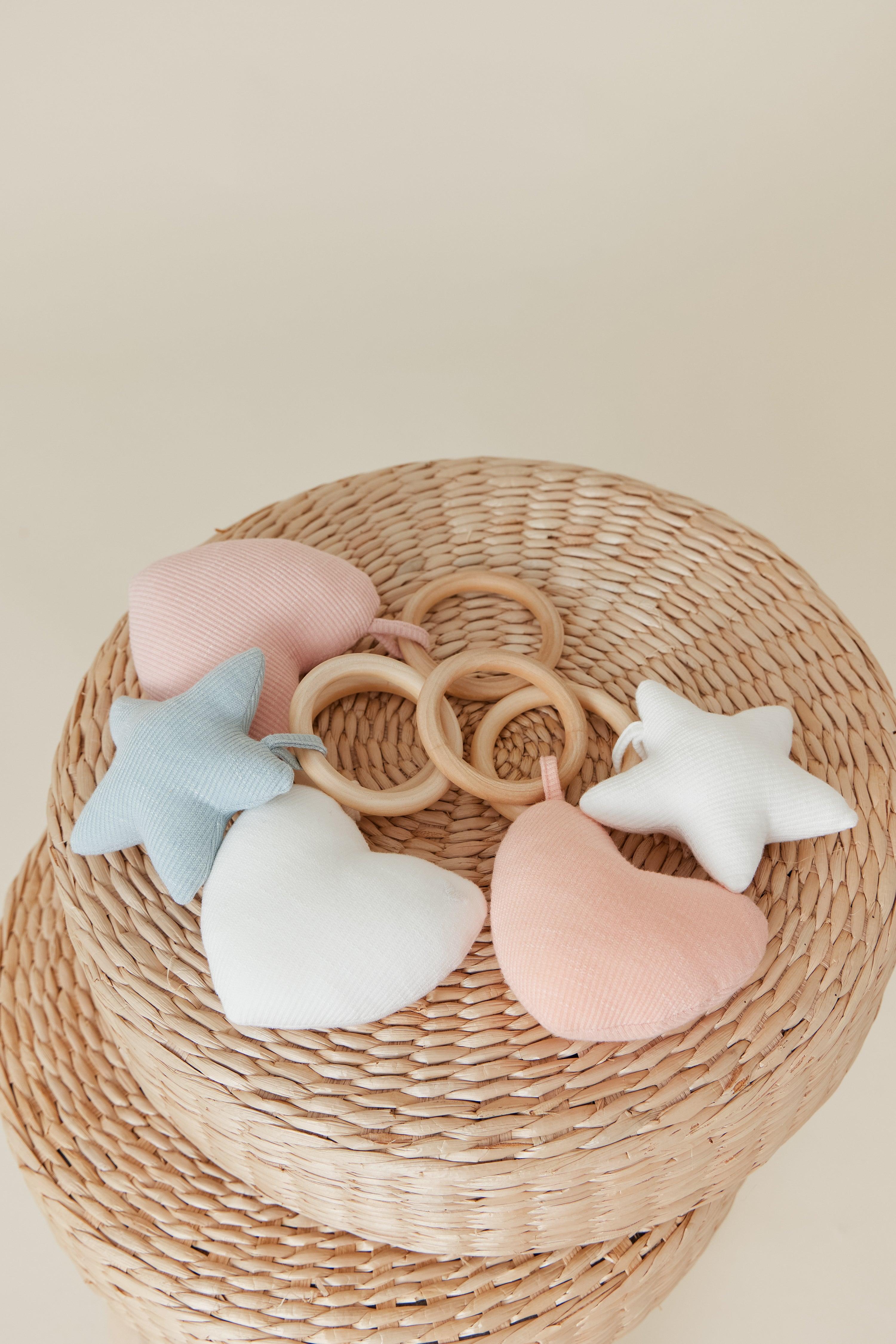 Kipp Padded Heart Toy – Babys breath layette
