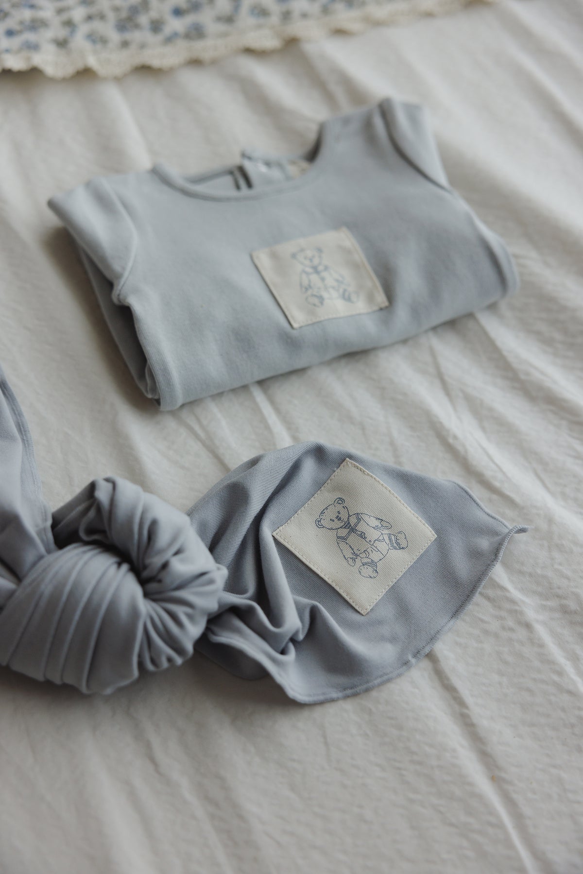 Lilette Graphic Tag Footie & Hat - Pale Blue
