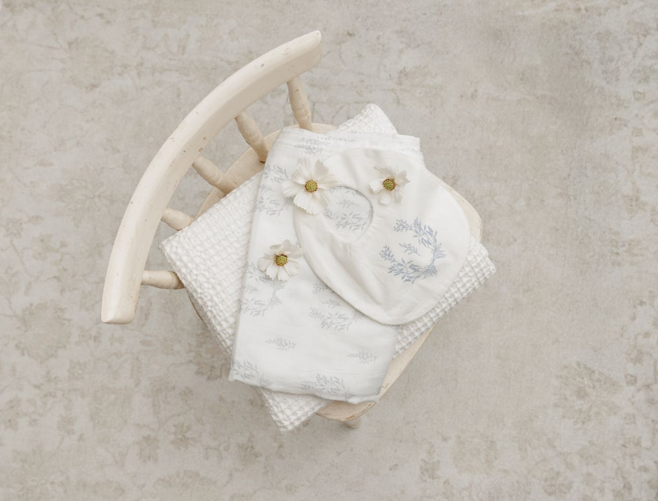 Peluche Botanical Blue Bib
