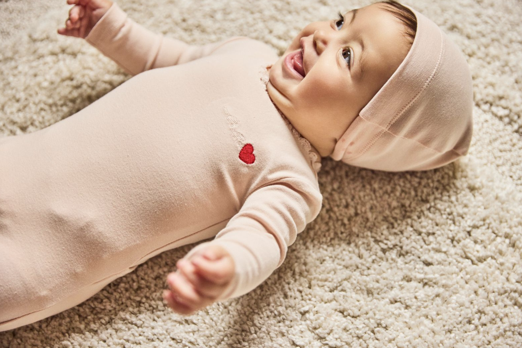 Noggi Bebe Heart Footie & Beanie - Pink