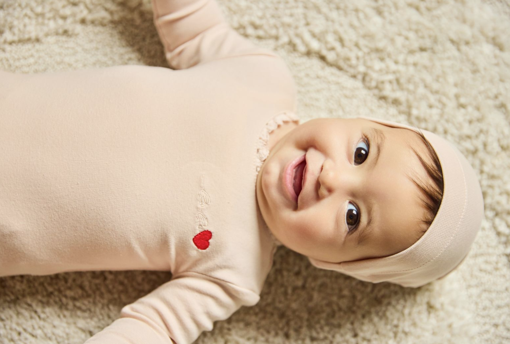 Noggi Bebe Heart Footie & Beanie - Pink