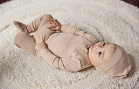 Noggi Bebe Heart Footie & Beanie - Tan
